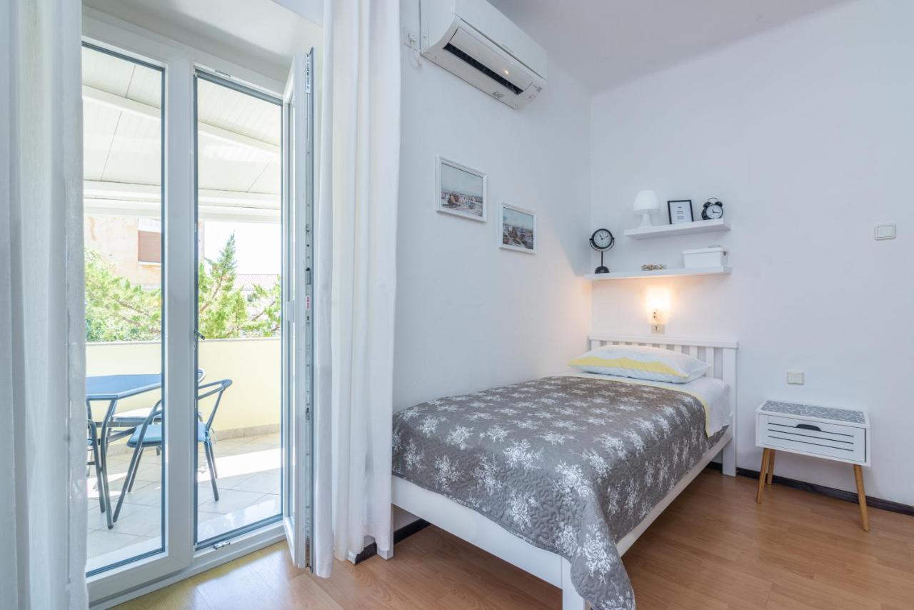 Apartment Luiza With Terrace Башка Экстерьер фото