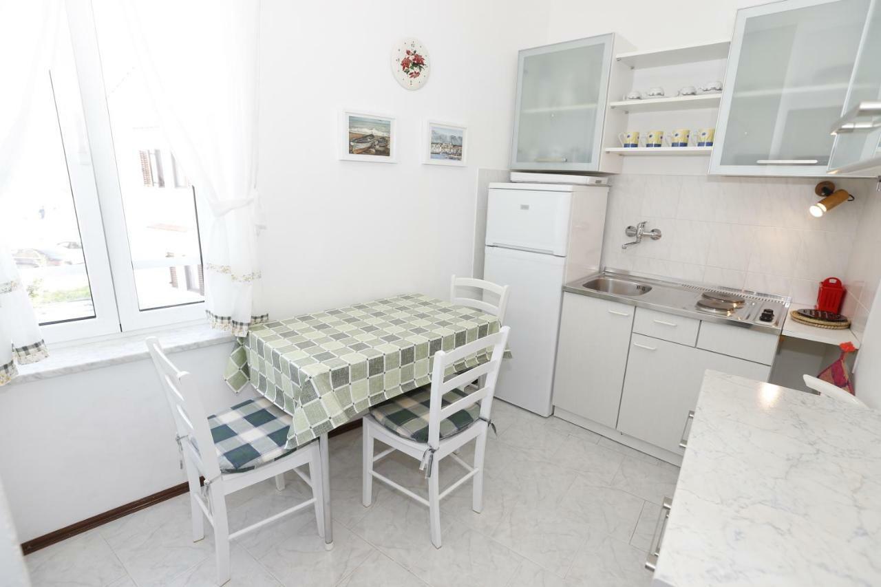 Apartment Luiza With Terrace Башка Экстерьер фото
